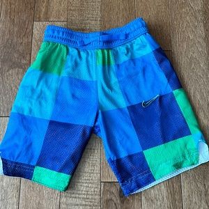 Nike boys reversible short size 6-7